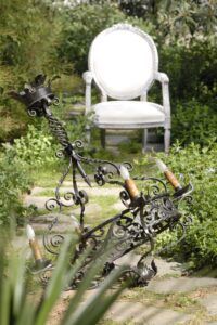 Antiques in real estate and BNB